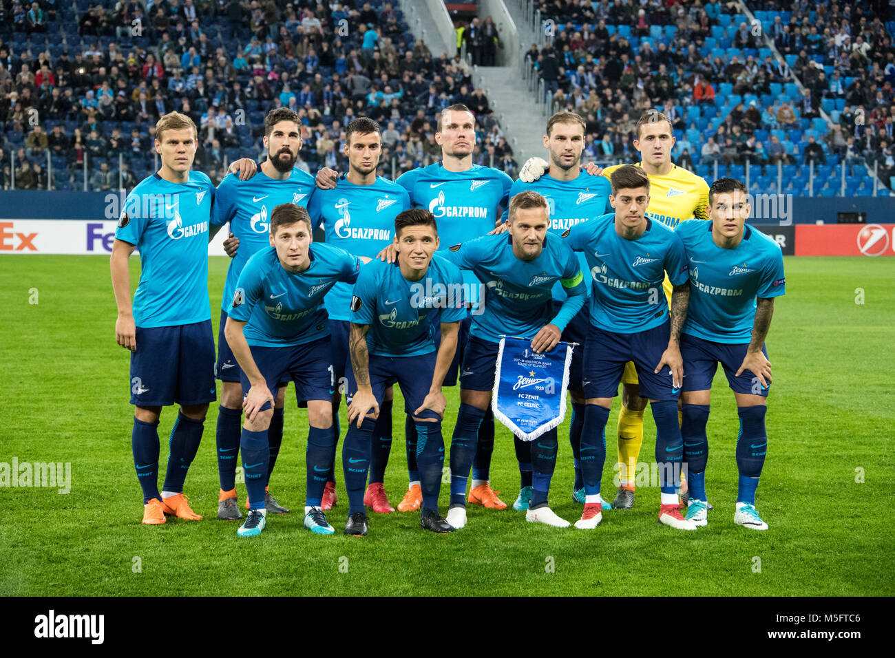 St. Petersburg, Russland - 22. Februar 2018. UEFA Europa League, eine Runde 32: Zenit St. Petersburg 3 - 0 Celtic F.C. Das Team von Zenit St. Petersburg: (erste Zeile, links-rechts) Daler Kuzyaev, Matias Kranevitter, Domenico Crisscito, Emiliano Rigoni, Leandro Paredes, (zweite Zeile, links-rechts) Aleksander Kokorin, Miha Mevlja, Emanuel Mammana, Anton Zabolotny, Branislav Ivanovic, Andrey Lunev. Stockfoto