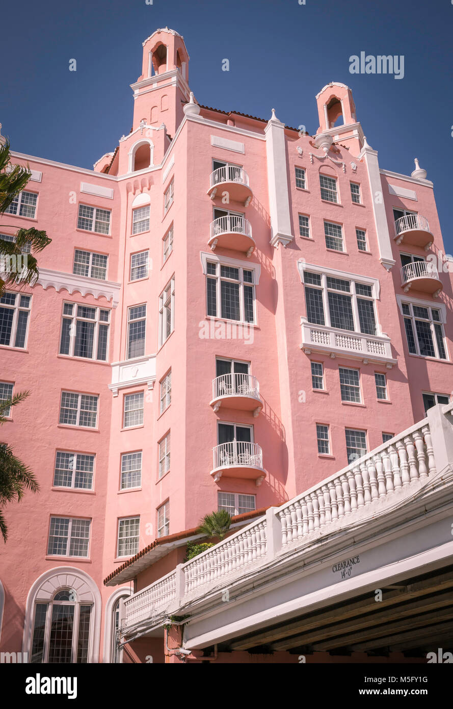 Handlauf entlang einer Überführung zu Don Cesar Hotel, Florida Stockfoto