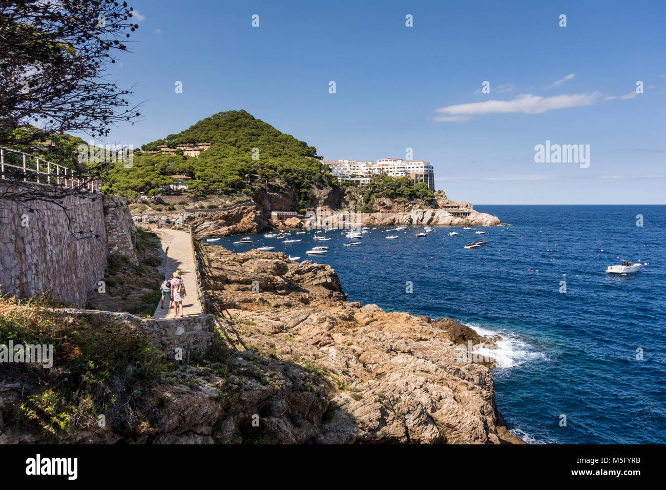 Cap Sa Sal Ferienwohnung Haus auf der Klippe an der felsigen Bucht Aiguafreda, Begur, Baix d'Emporda, Katalonien, Costa Brava gehockt Stockfoto