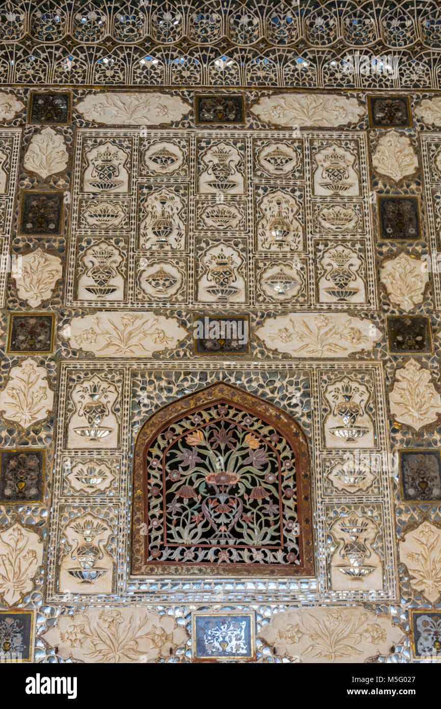 Alte Festung, Amer Fort, Shish Mahal, architektonischen Details, Jaipur, Rajasthan, Indien. Historische Fort Amber, schöne Saal der tausend Spiegel, Stockfoto