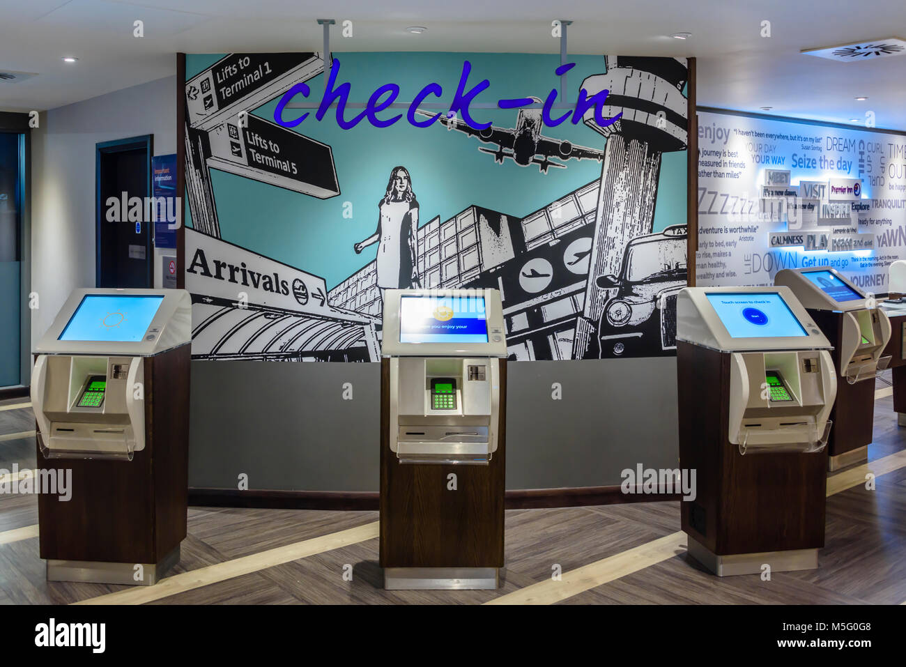 Self-service-check-in im Premier Inn London Heathrow, Terminal 5. Stockfoto