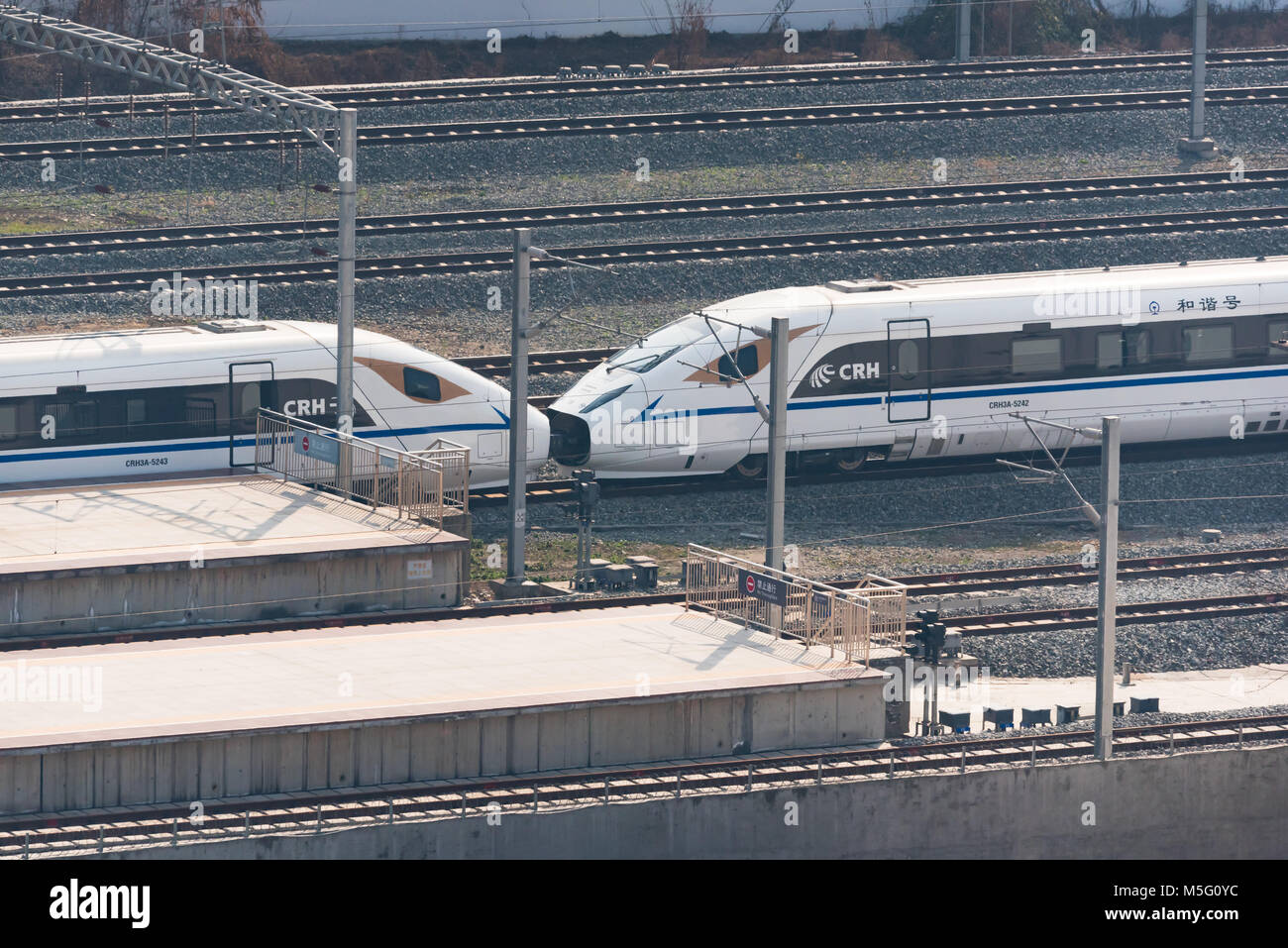 Chengdu, China - Feb 19, 2018: Chinesische Hochgeschwindigkeitszug Ankunft in Chengdu south Station Stockfoto