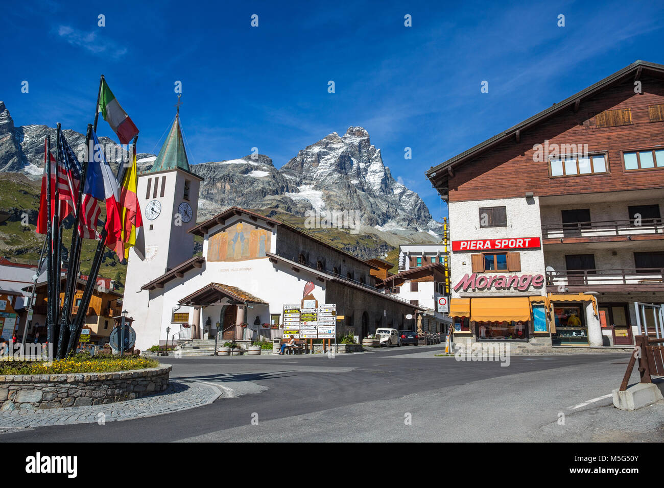 BREUIL - CERVINIA, ITALIEN, September 5, 2017 - Breuil-Cervinia, Berg touristische Stadt, monucipality von Valtournenche (Valle d'Aosta), berühmte Winter und Stockfoto
