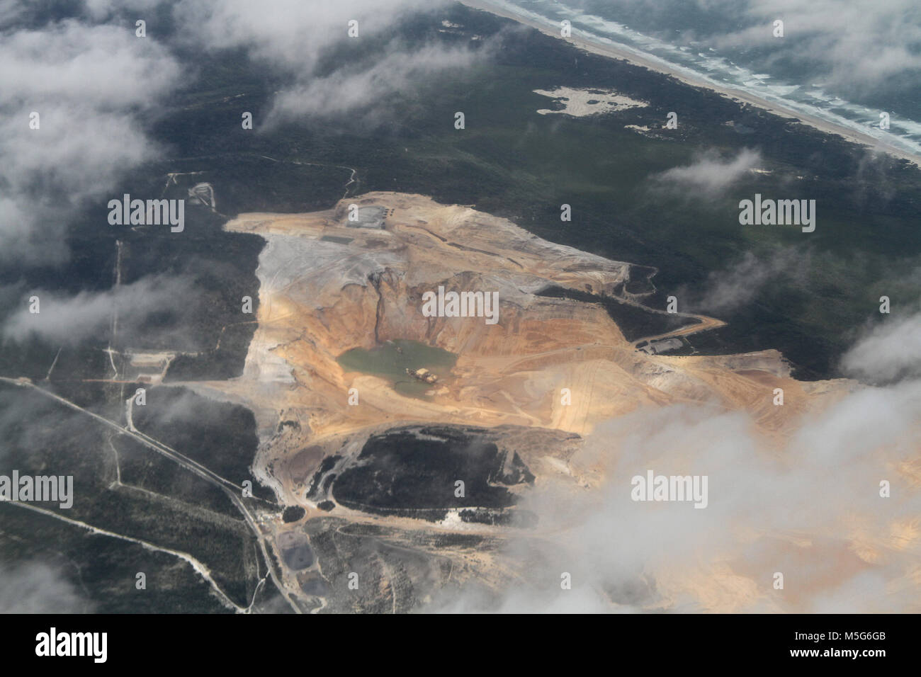 Luftaufnahme des Sandbergwerk auf der Küste von Australien, Australien Stockfoto