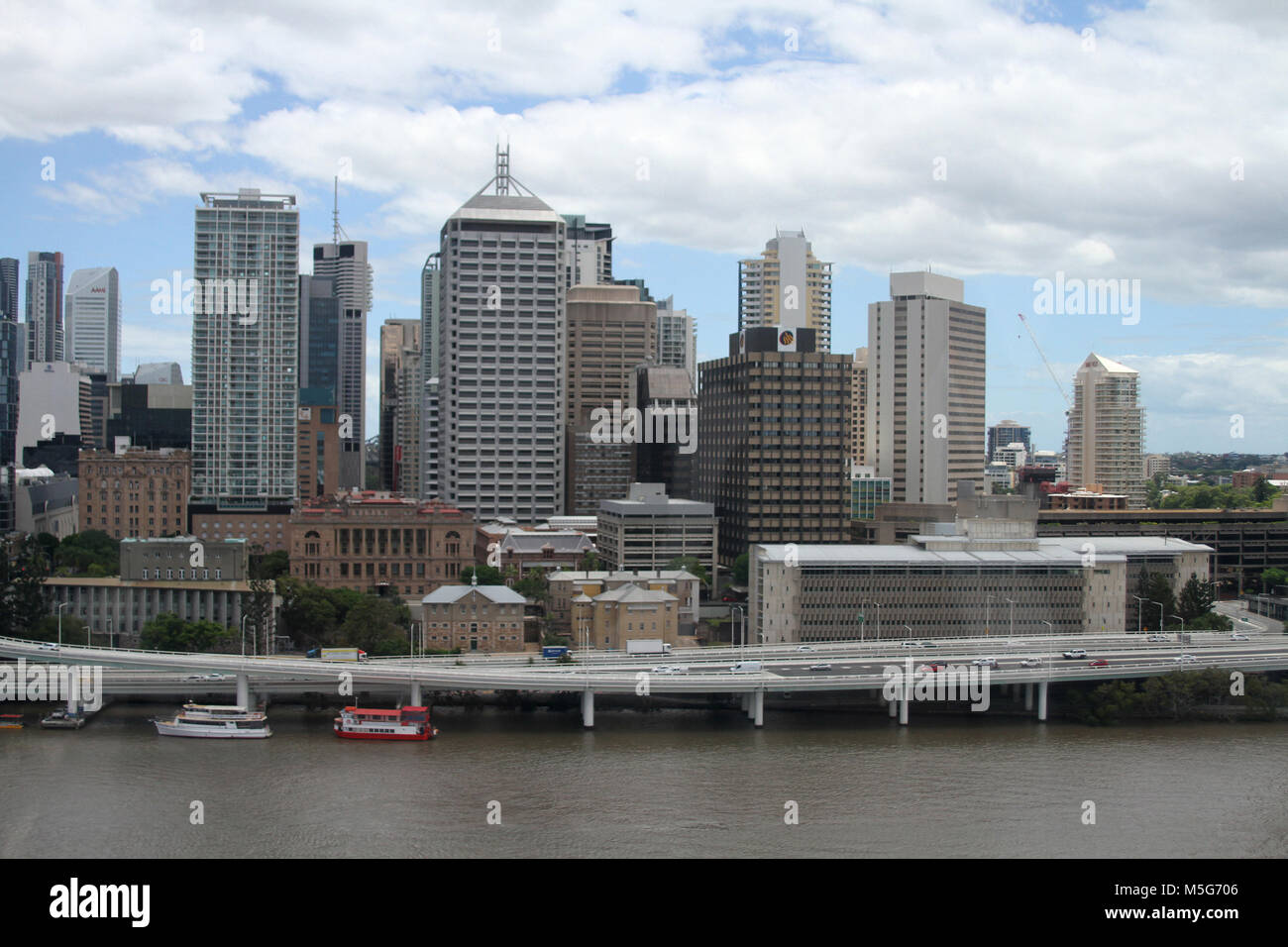 Stadtbild von Brisbane CBD mit Brisbane River in den Vordergrund, Brisbane, Australien Stockfoto