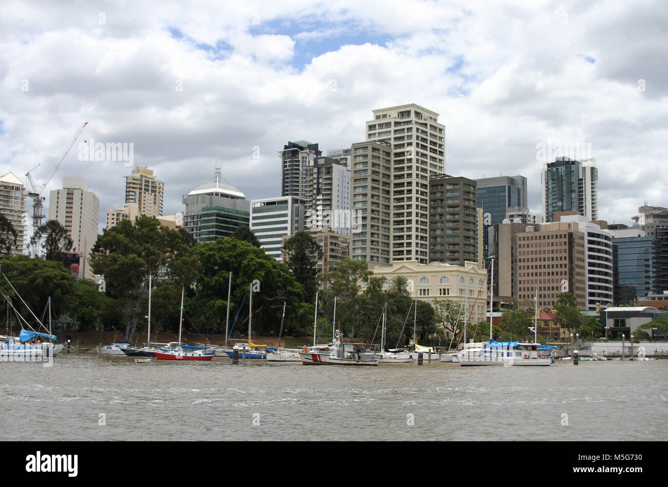 Stadtbild von Brisbane CBD mit Brisbane River in den Vordergrund, Brisbane, Australien Stockfoto