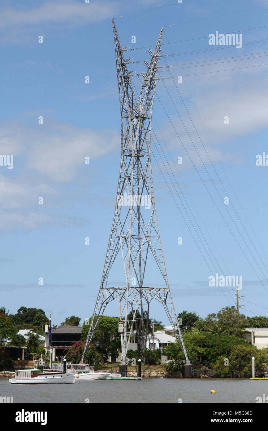 Power Transmission Linien Strommasten, Brisbane River, Australien Stockfoto