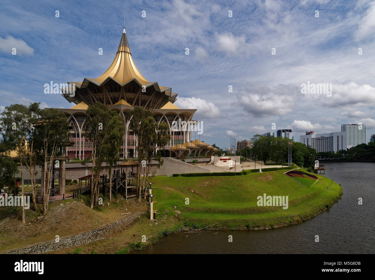 Bangunan Dewan Undangan Negeri Sarawak Baru, der staatlichen Legislative Building in Kuching, Sarawak, Malaysia Stockfoto