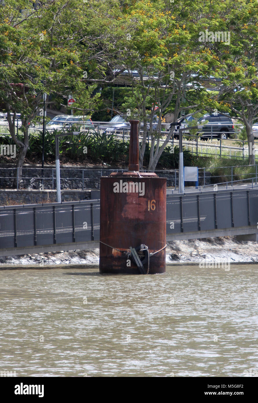 Verrostete Pylon, Brisbane River, Australien Stockfoto