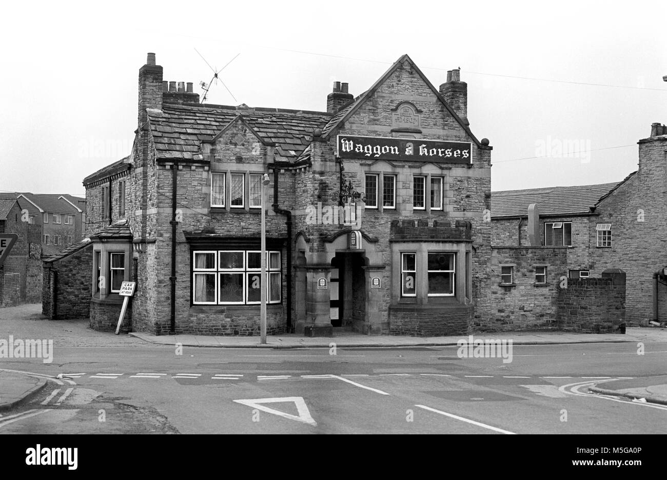 Großbritannien, England, Cheshire, Macclesfield, Bollington, Welington Straße, Wagen und Pferde pub 1970 s Stockfoto