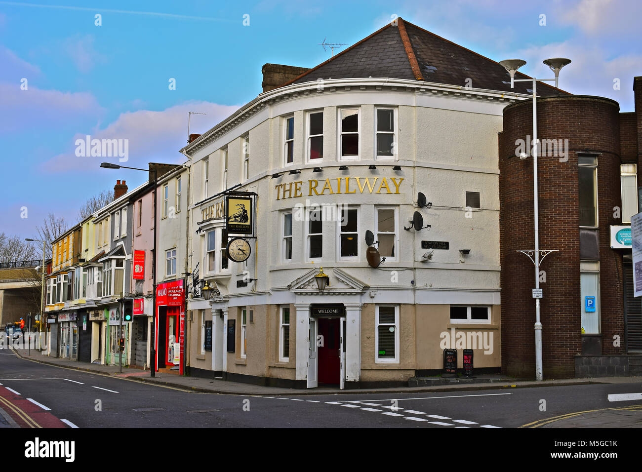 Die Eisenbahn, Inn/Public House in der Nähe von Bridgend Zentrum seit vielen Jahren etabliert und zieht nun eine ältere Klientel. Stockfoto