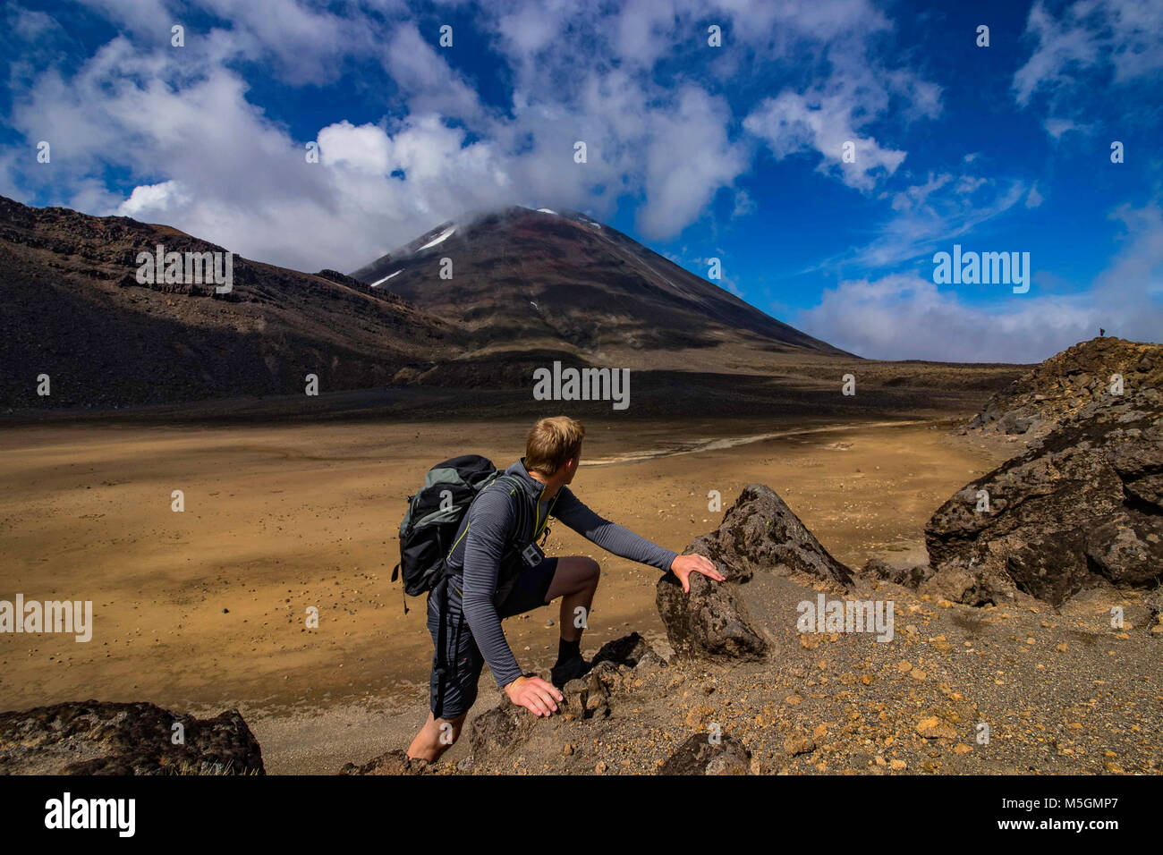 Tongariro Crossing in Neuseeland mit Blick auf Mount Doom. Stockfoto