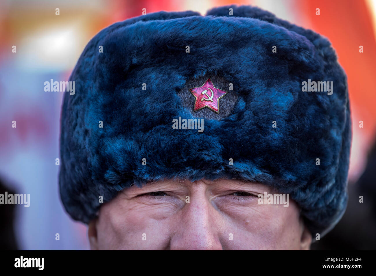 Moskau, Russland. 23 Feb, 2018. Die Teilnehmer des Marsches zu Ehren des 100. Jahrestages der Roten Armee Credit: Nikolay Winokurow/Alamy leben Nachrichten Stockfoto