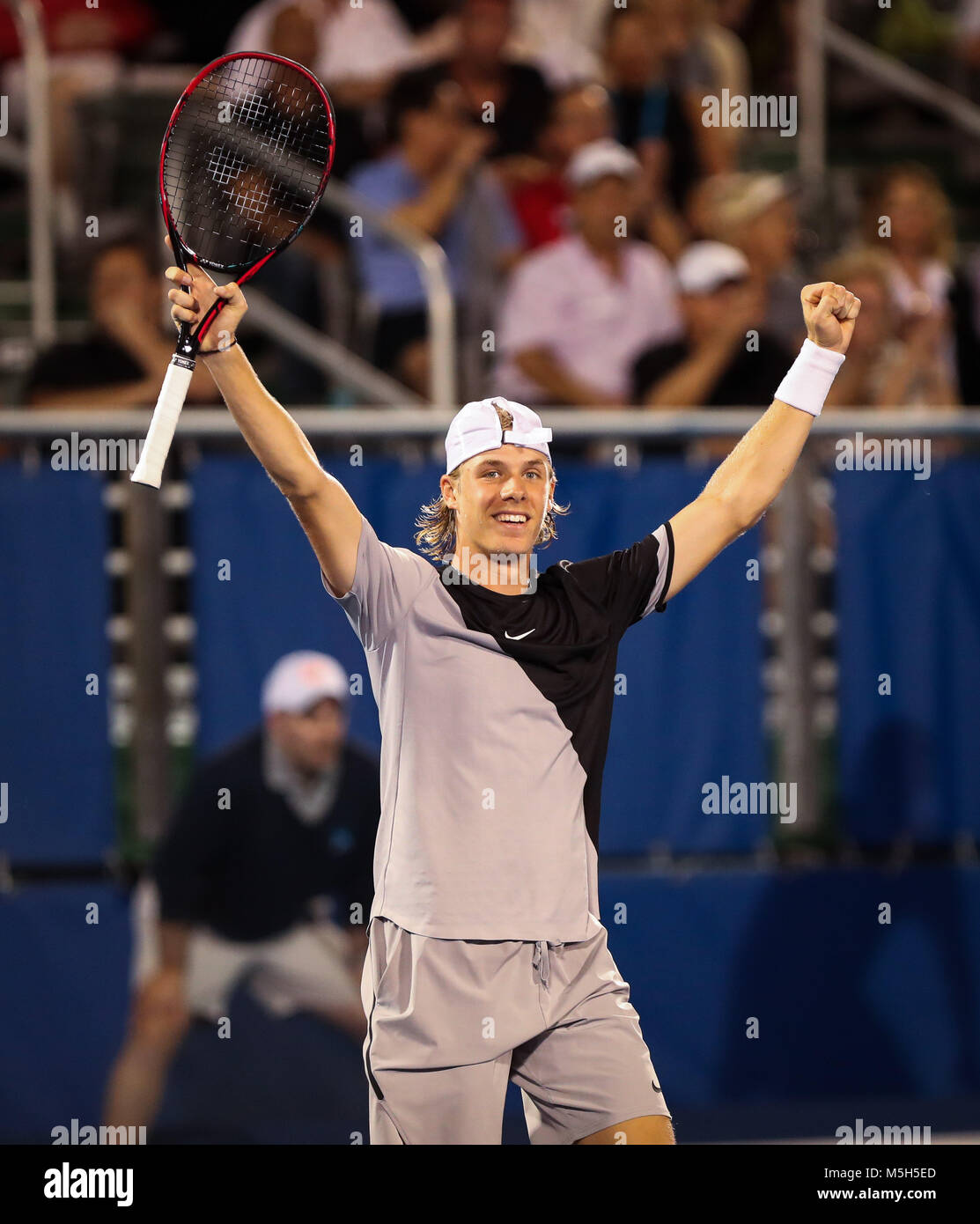 Delray Beach, Florida, USA. 23 Feb, 2018. Denis Shapovalov, von Kanada, feiert seinen Sieg gegen Taylor Fritz, aus den Vereinigten Staaten, aus einem Viertelfinalegleichen der Delray Beach Open ATP Tennisturnier 2018, Stadion an der Delray Beach & Tennis Center in Delray Beach, Florida, USA gespielt. Denis Shapovalov gewann 7-5, 6-4. Mario Houben/CSM/Alamy leben Nachrichten Stockfoto