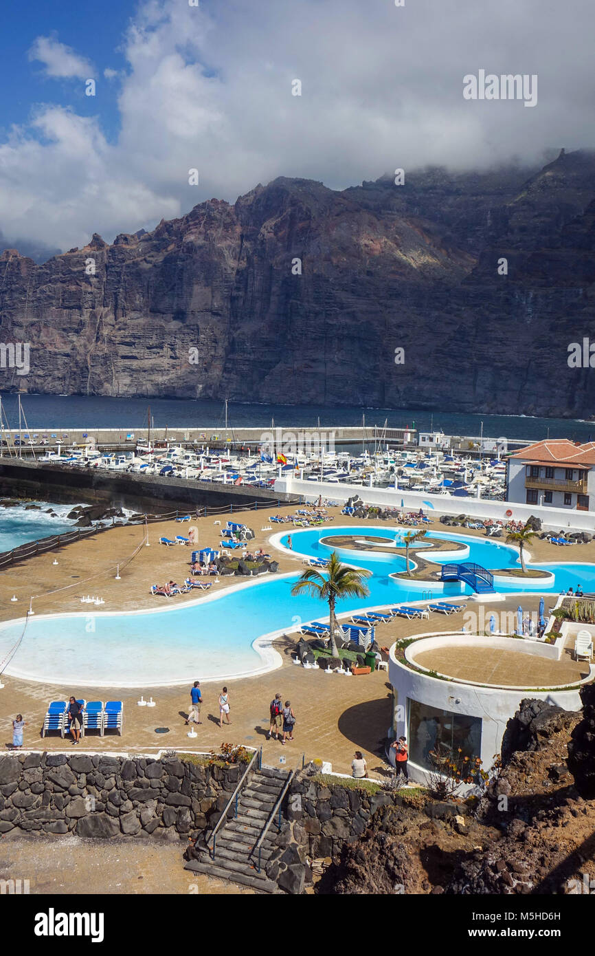 Außenpools Los Gigantes tourist resort, Teneriffa, Kanarische Inseln, Spanien Stockfoto