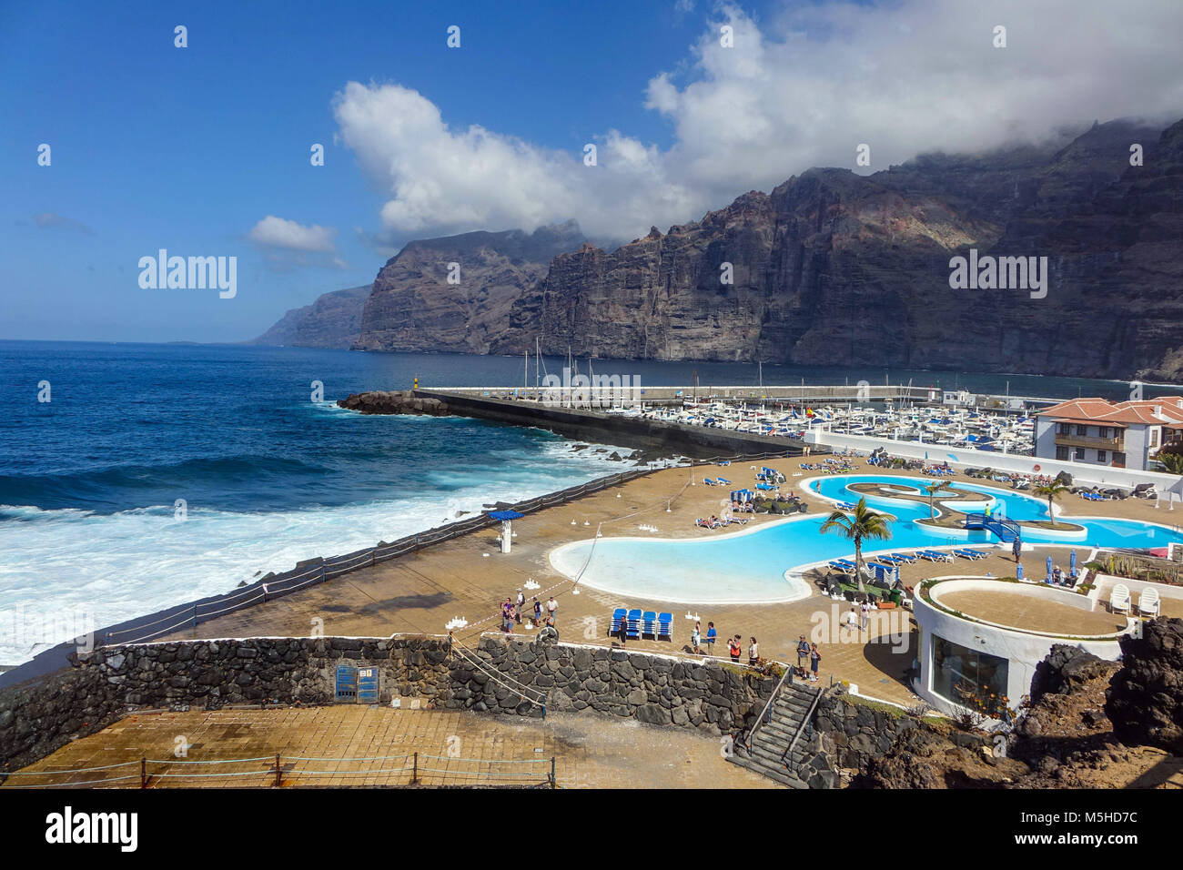 Außenpools Los Gigantes tourist resort, Teneriffa, Kanarische Inseln, Spanien Stockfoto