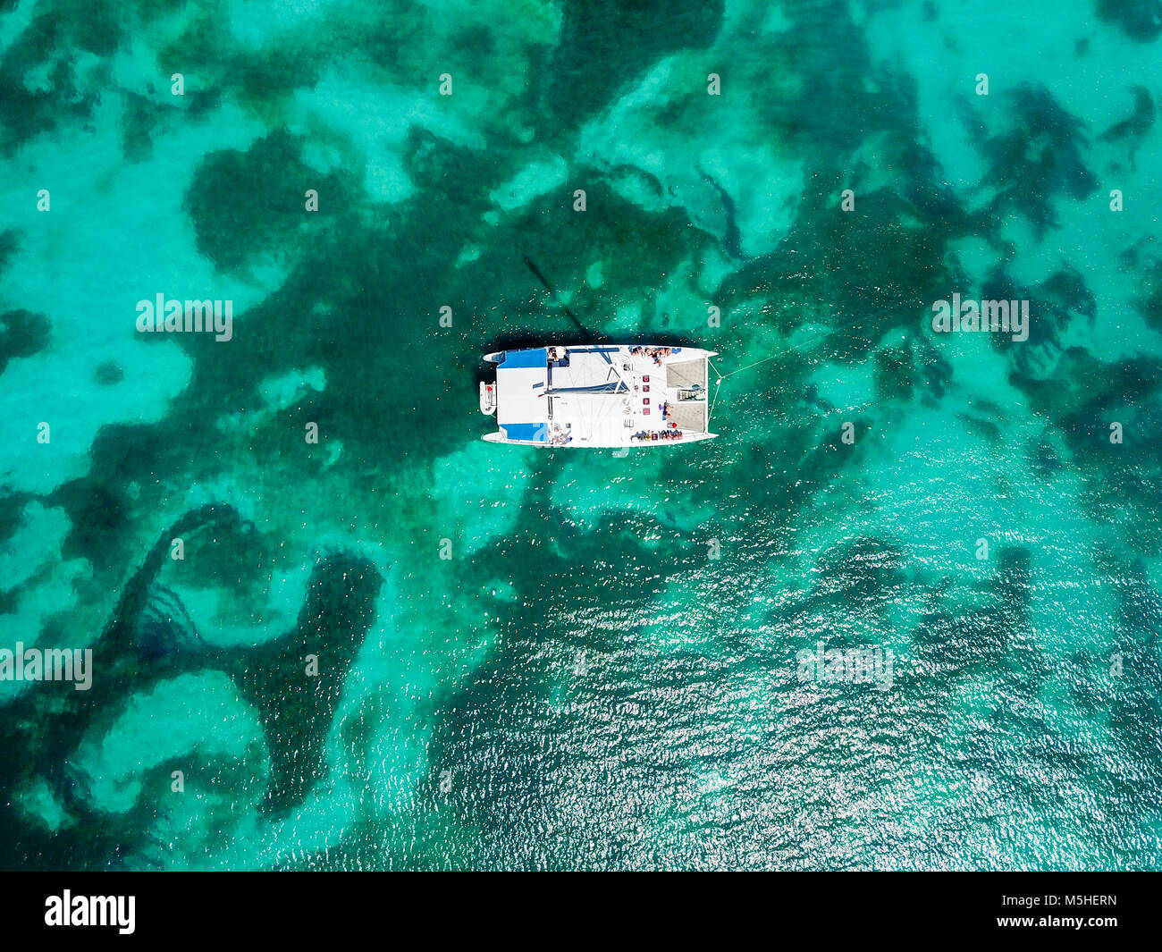 Mystic Cruises Touristenkatamaran, Turner's Beach, Picarts Bay, Antigua Stockfoto