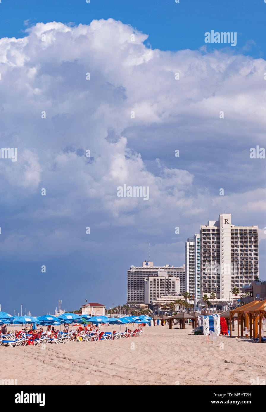 Bewölkten Tag am Strand von Tel Aviv, Israel Stockfoto