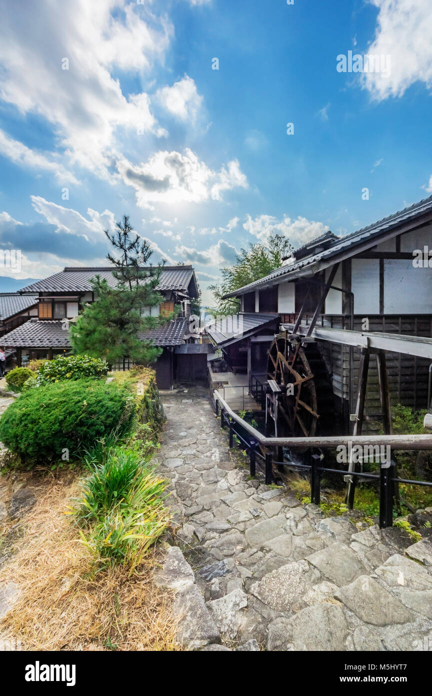 Japan, Dorf Magome, Gebäude und Pfad Stockfoto