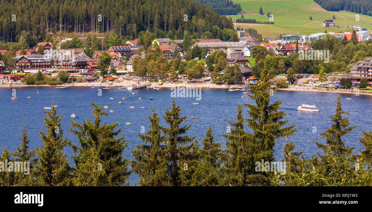 Deutschland, Baden-Württemberg, Schwarzwald, Hochschwarzwald, Titisee, Titisee-Neustadt, Stadtteil Titisee, Hotels, Auflugsboote, Boote Stockfoto