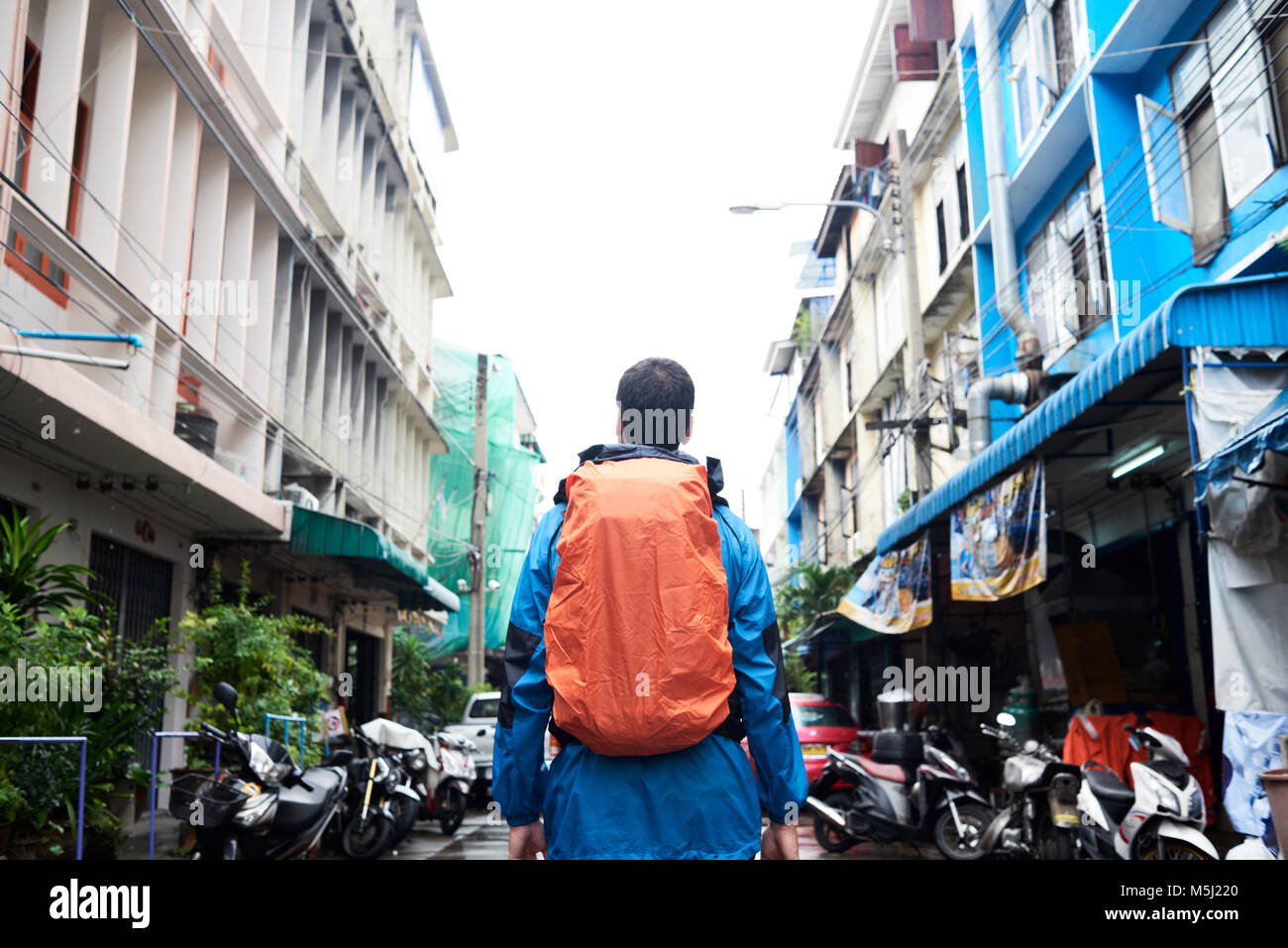 Aus hinter der Backpacker auf den Straßen von Bangkok, Thailand. Stockfoto