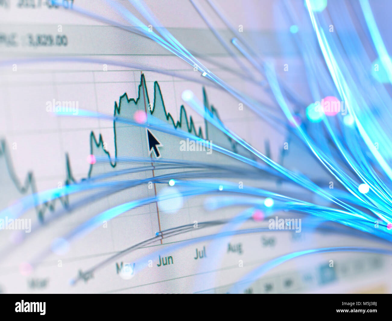 Finanzcharts und Faseroptik symbolisiert innovative Entwicklung der Börsen Stockfoto