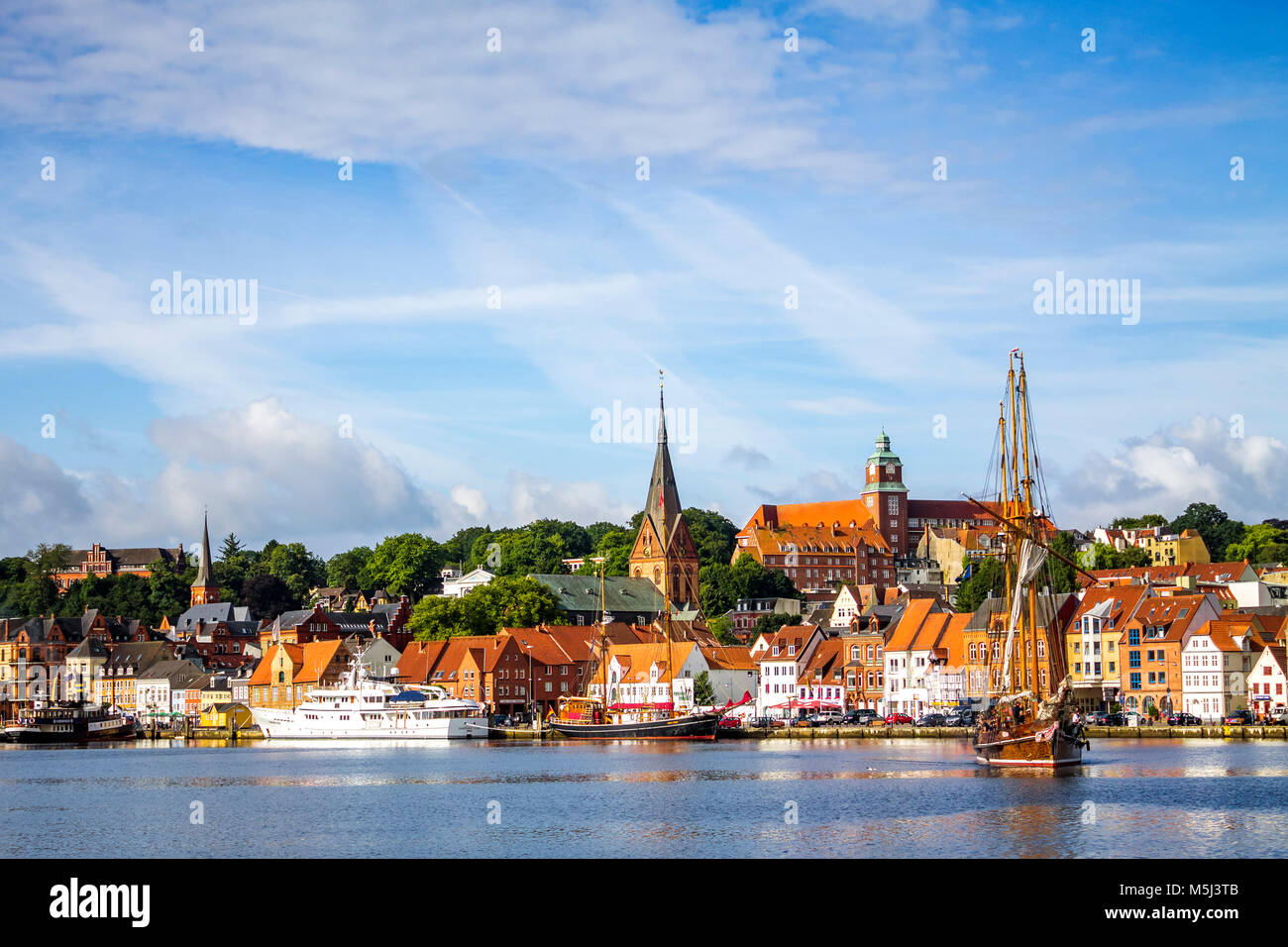 Deutschland, Schleswig-Holstein, Flensburg, Blick auf die Stadt und den Hafen. Stockfoto