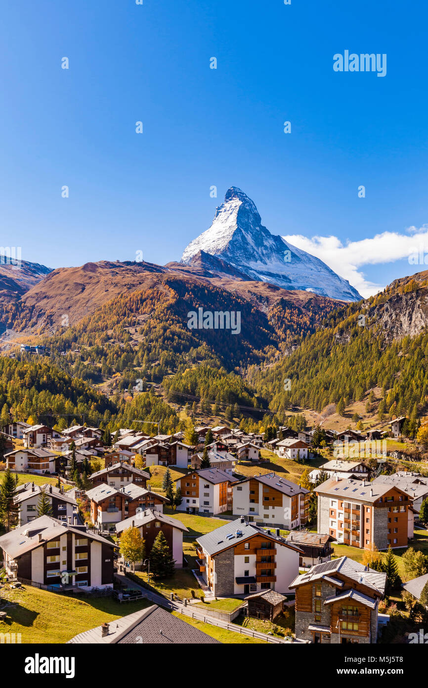 Schweiz, Kanton Wallis, Zermatt, Matterhorn, Ortsansicht, Chalets, Ferienhäuser, Ferienwohnungen Stockfoto