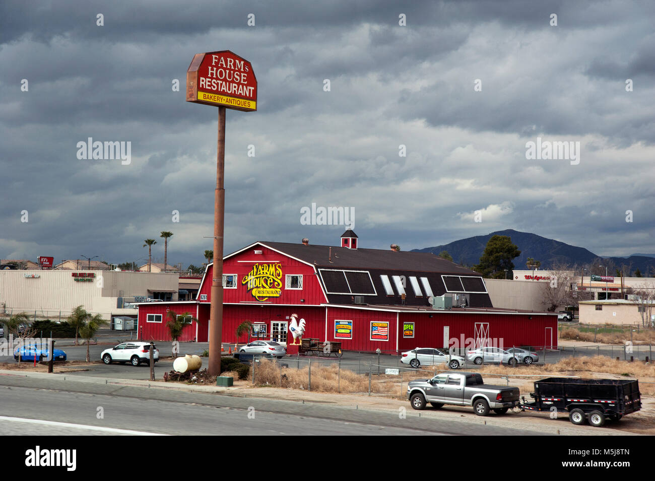 Farmhouse Restaurant ein strassenrand Diner im Verbot auf dem Weg von Los Angeles nach Palm Springs, CA Stockfoto