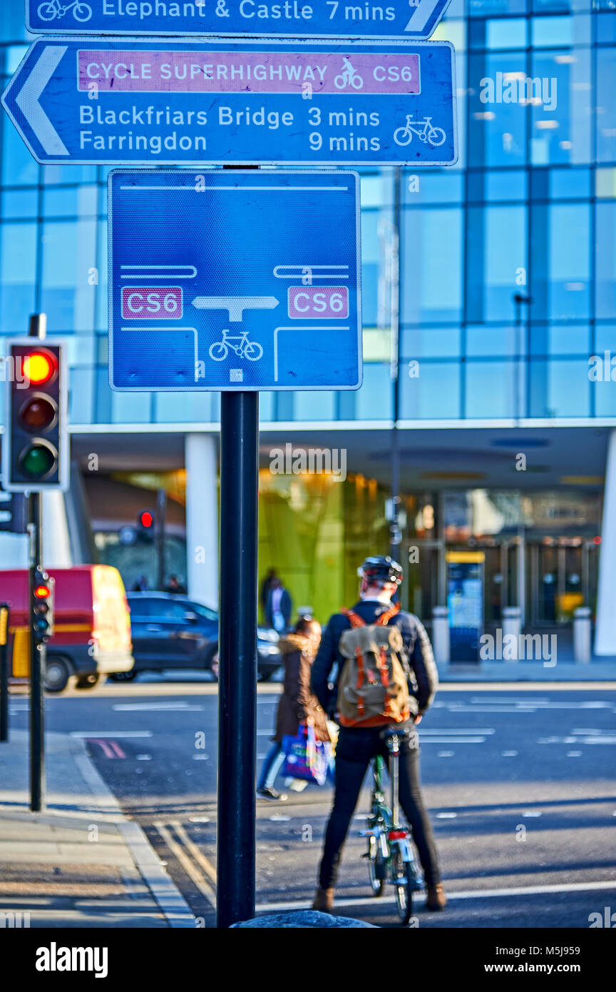 Wartender fahrradfahrer Fotos und Bildmaterial in hoher Auflösung Alamy