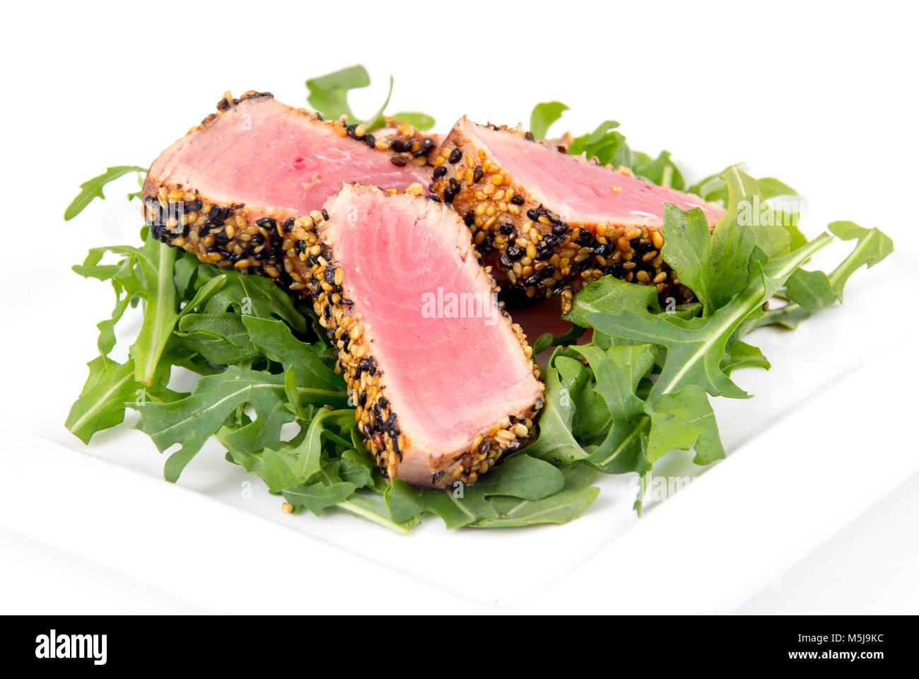 Thunfisch tataki Sesame crust Aperitif-platte über Holz backgroung Stockfoto