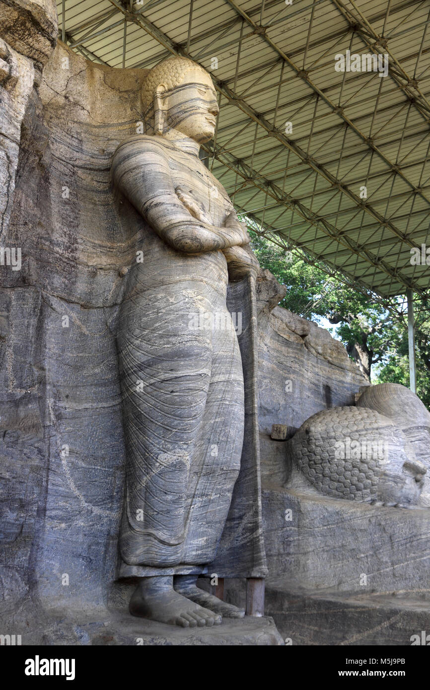 Polonnaruwa North Central Provinz Sri Lanka Gal Vihara - Stehender Buddha Neben Liegenden Buddha Stockfoto