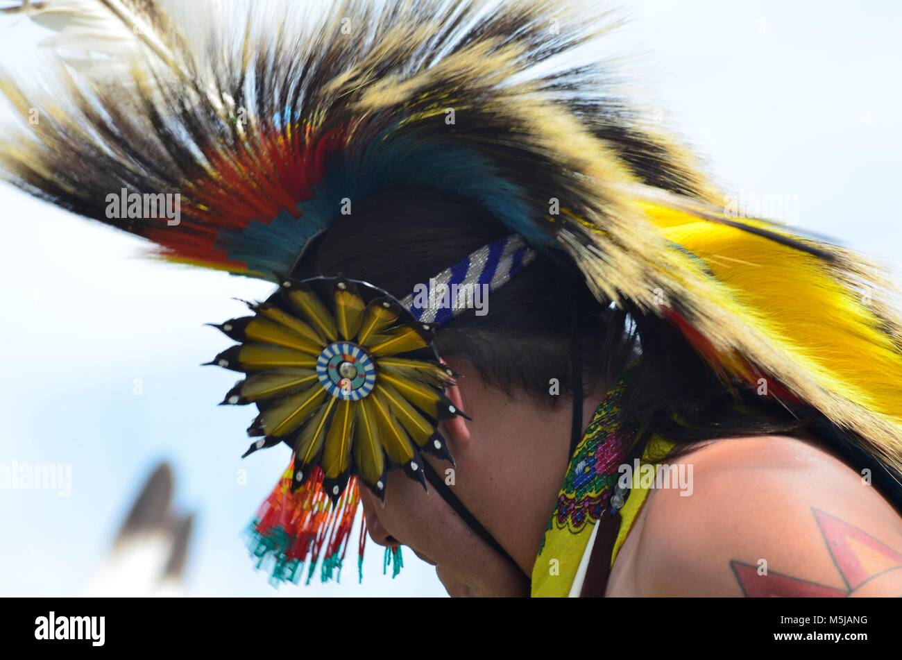 Zeremonielle Aborigines Kopfbedeckungen getragen während ein powwow und Tanz Wettbewerb Stockfoto