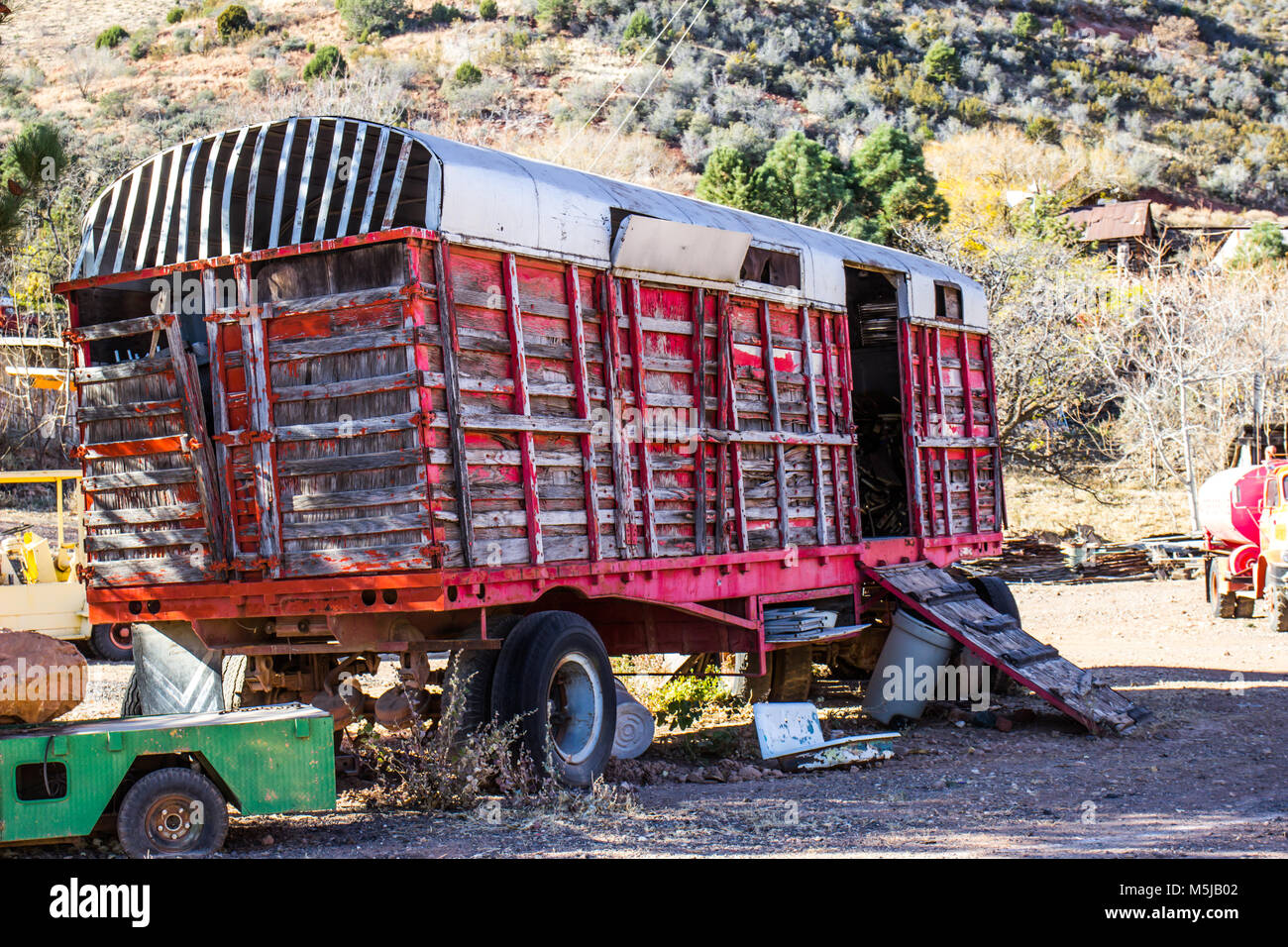 Vintage Holz- Anhänger Träger in Schrotthändler Stockfoto