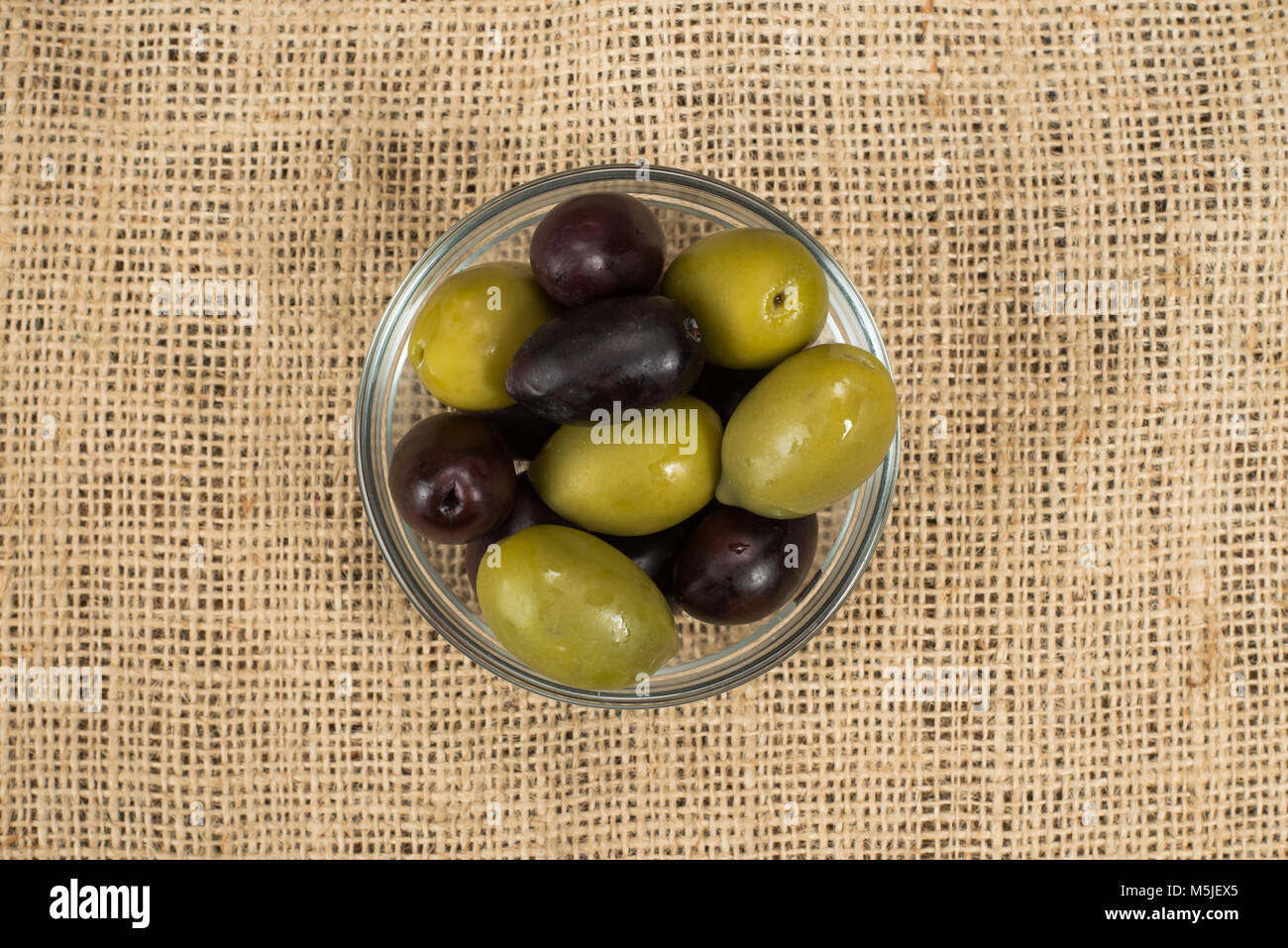Oliven im glas -Fotos und -Bildmaterial in hoher Auflösung – Alamy