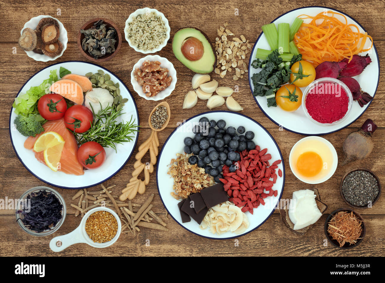 Gesund super Essen mit gesundheitsfördernden Eigenschaften brain power zu schärfen und Gedächtnis fördern mit Lebensmitteln hoher Gehalt an Omega 3, Antioxidantien und Anthocyane, Stockfoto
