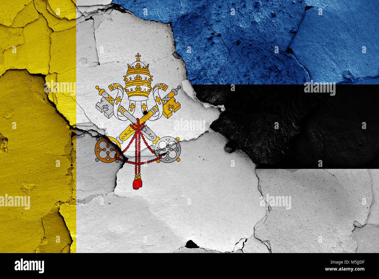 Flagge von Vatikan und Estland auf gerissene Wand gemalt Stockfoto