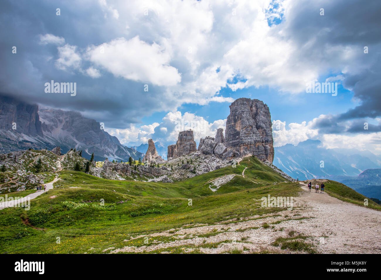 Fünf Türme Gipfeln, Nuvolau Gruppe, orientalische Dolomiten, in der Nähe der berühmten Sommer und Winter City Place Cortina d'Ampezzo, Venetien, Italien. Stockfoto