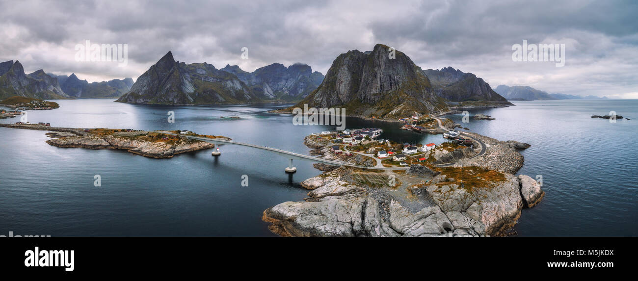 Luftaufnahme von Fischerdörfern in Norwegen Stockfoto