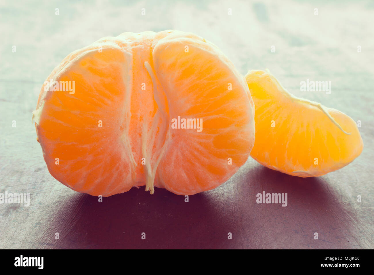 Tangerine oder Mandarin Obst - geschälte Halbe und Scheibe Stockfoto