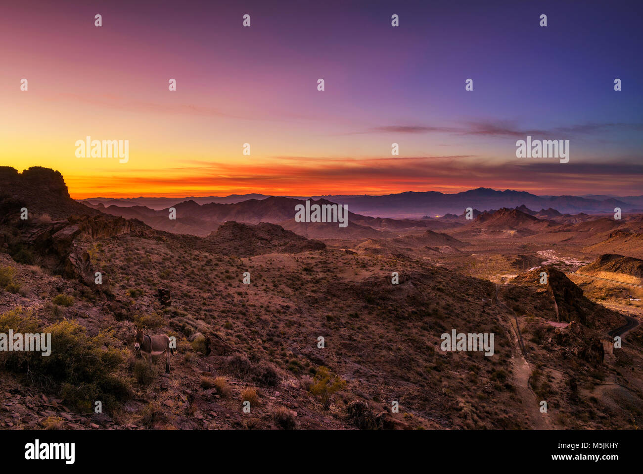 Sonnenuntergang über den Black Mountains in Arizona Stockfoto