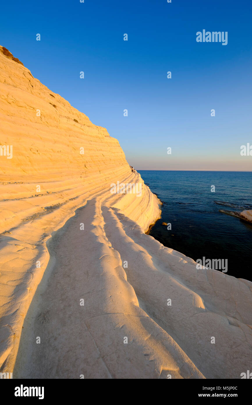 Sonnenuntergang, felsige Küste von Scala dei Turchi, Kalkfelsen, Realmonte, Provinz Agrigento, Sizilien, Italien Stockfoto