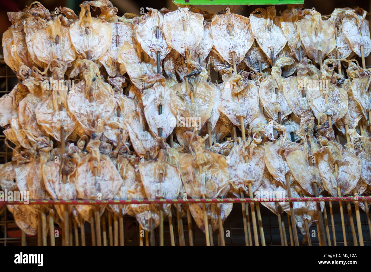 Squid Dry Stick Night Market Street Food Hintergrund Stockfoto