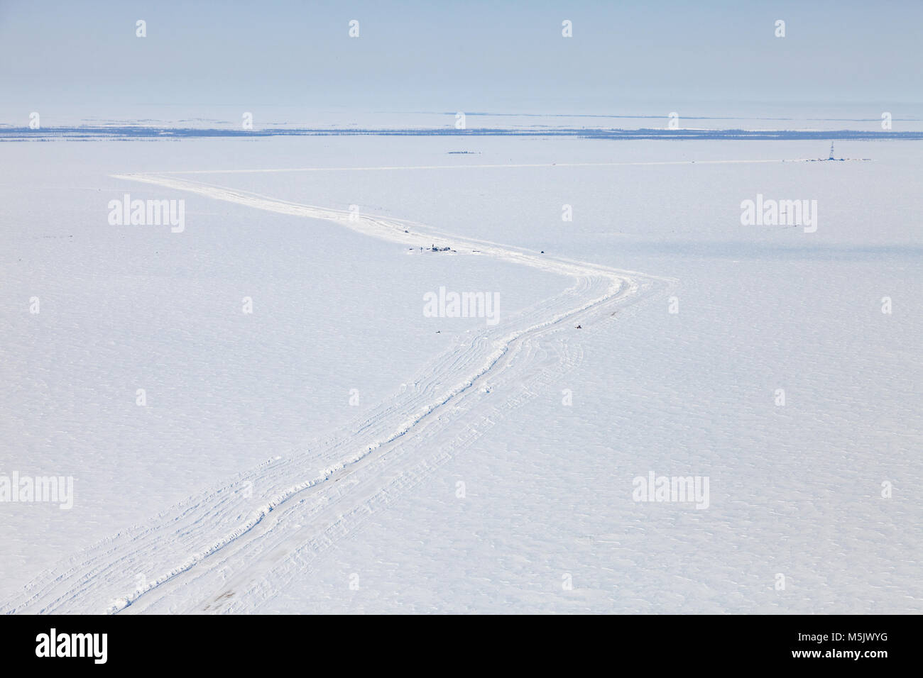 Straße im Winter tundra Stockfoto
