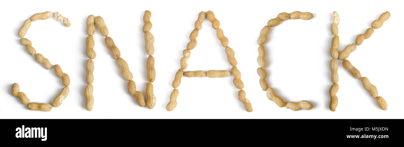 Wort Snack über einen weißen Hintergrund mit Buchstaben mit Erdnüssen schriftlich Stockfoto