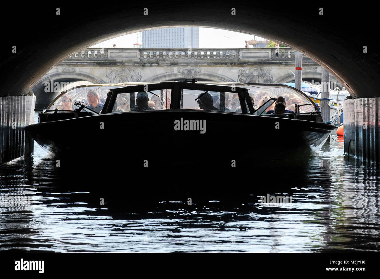 Marmorbroen (Marmor Bridge) auf Frederiksholm Kanal auf der Insel Slotsholmen (Schloss) im Zentrum von Kopenhagen, Dänemark, 6. August 2015. © wojciech Strozyk/ Stockfoto