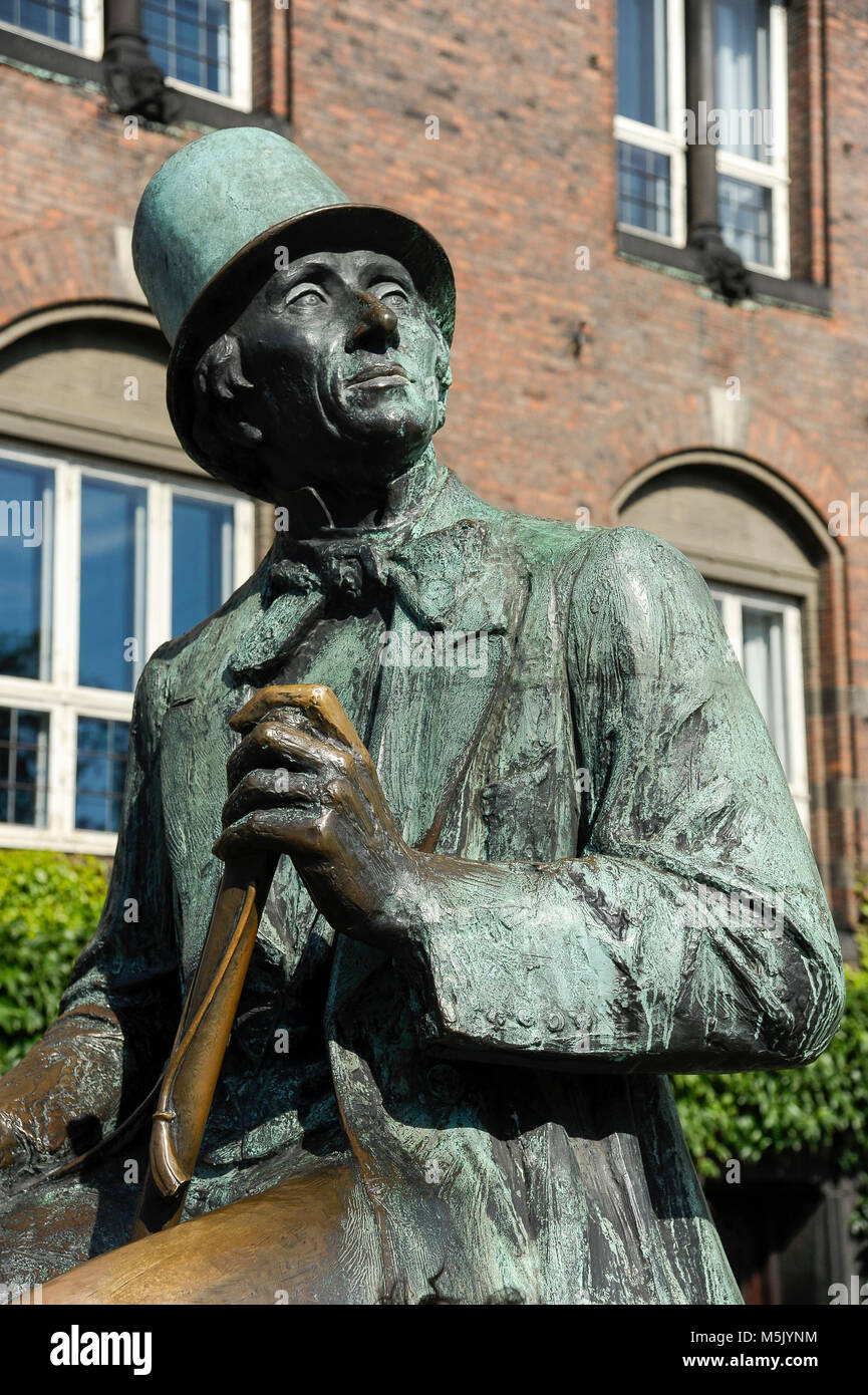 Denkmal von Hans Christian Andersen von 1965 durch Henry Luckow Nielsen am HC Andersens Boulevard) in Kopenhagen, Dänemark. 6. August 2015 © wojciech St Stockfoto