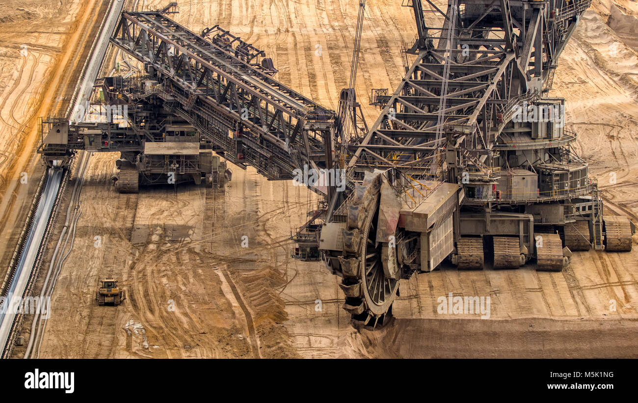 Riesigen Schaufelradbagger Bergbau für Braunkohle im Tagebau. Stockfoto