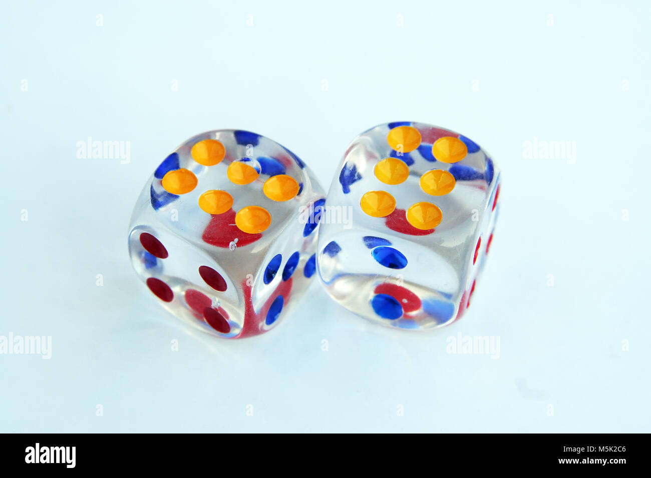 Glas Würfel. Transparentes Glas Würfel. Transparenten Würfel. Stockfoto