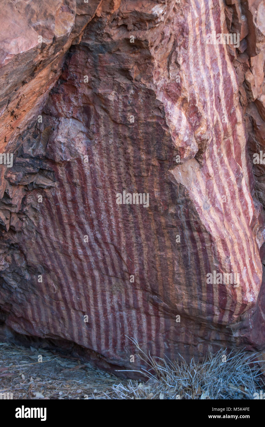 Rock Kunst an Jesse Lücke, East MacDonnells Bereich, NT, Australien Stockfoto